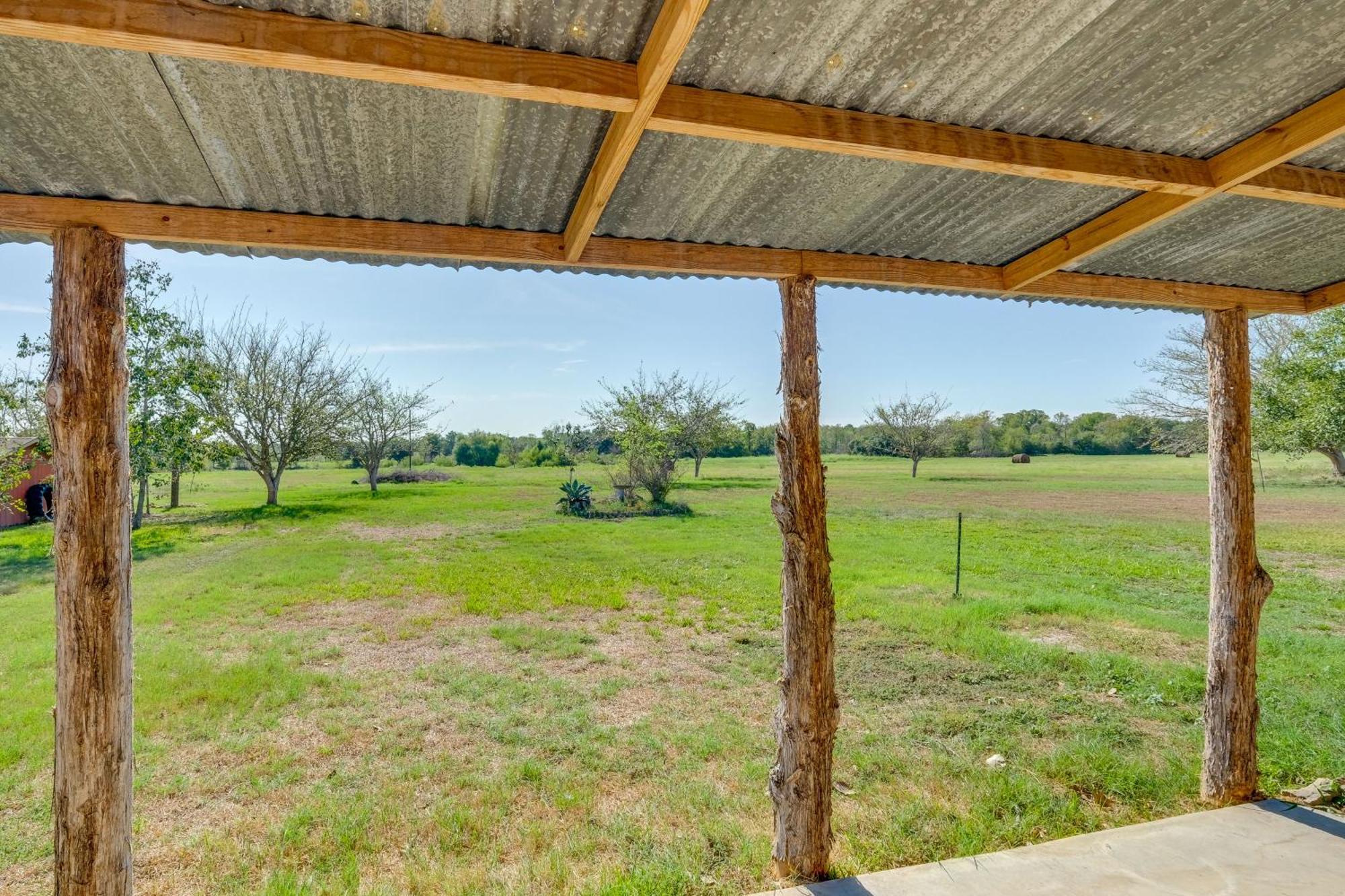 Delightful Carmine Studio On Farm Near Round Top! Exterior photo