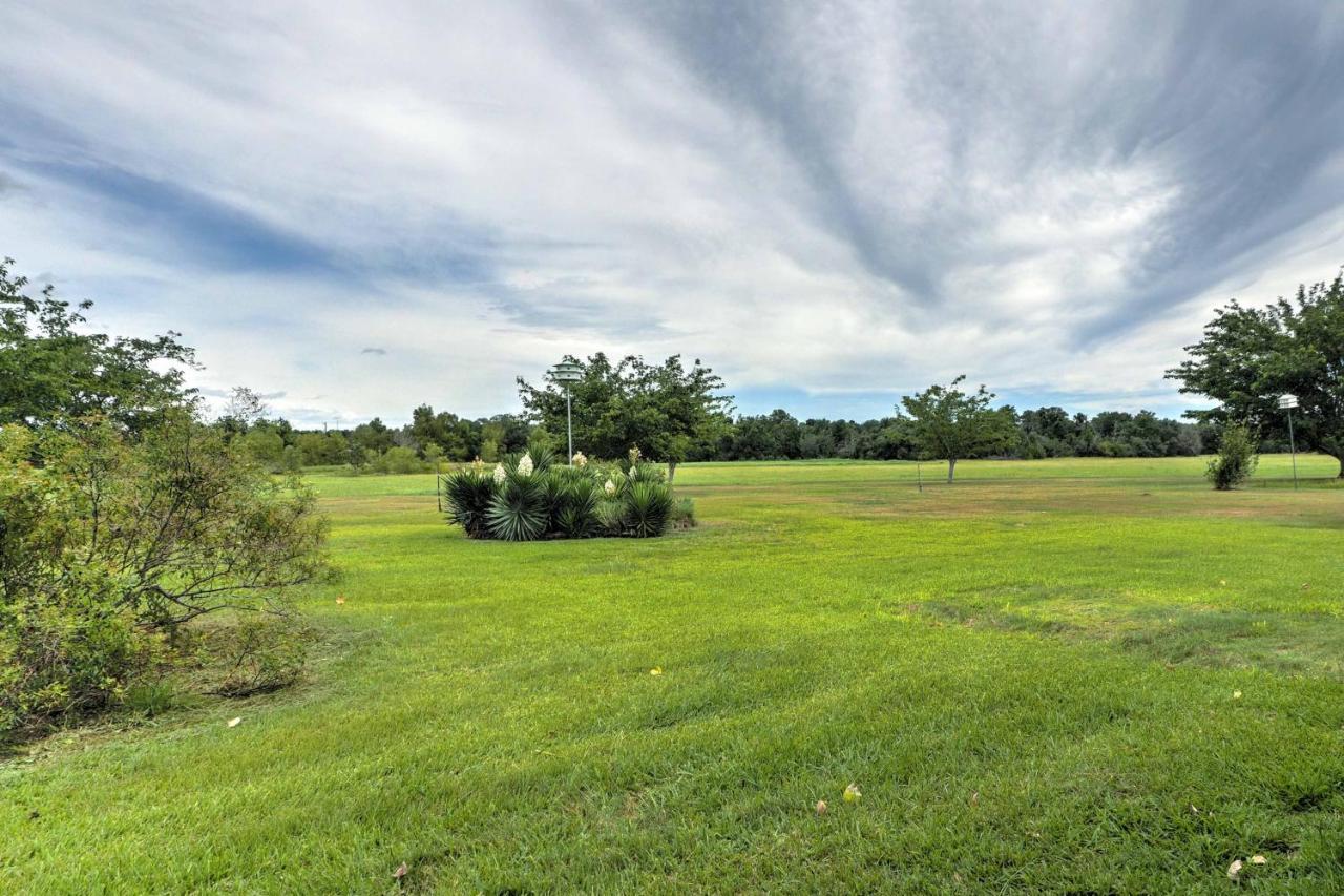 Delightful Carmine Studio On Farm Near Round Top! Exterior photo